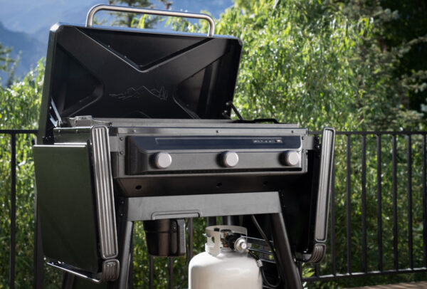 Traeger Flat Top Grill Flatrock™ Griddle - Image 12