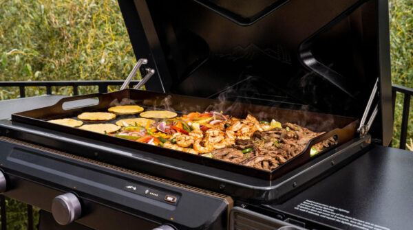 Traeger Flat Top Grill Flatrock™ Griddle - Image 15