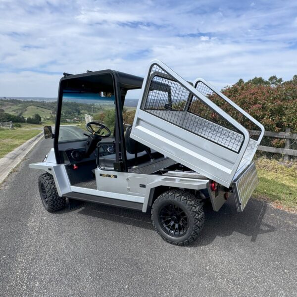 Hawk Yak SWB Utility Plug-In Hybrid 72V Lithium - Image 3
